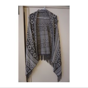 Women’s shawl with arm holes